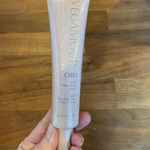 Vegamour GRO Scalp Detoxifying Serum – Pale Pink